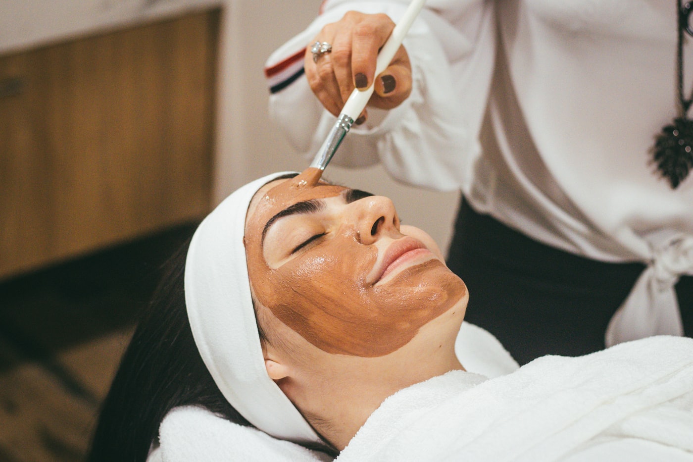 Calm facial treatment in progress