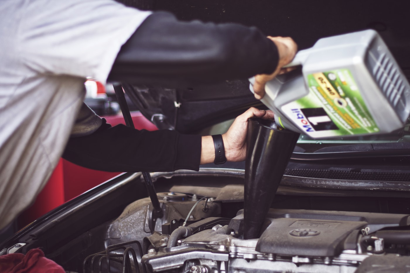 Mechanic showing a worn part to a customer